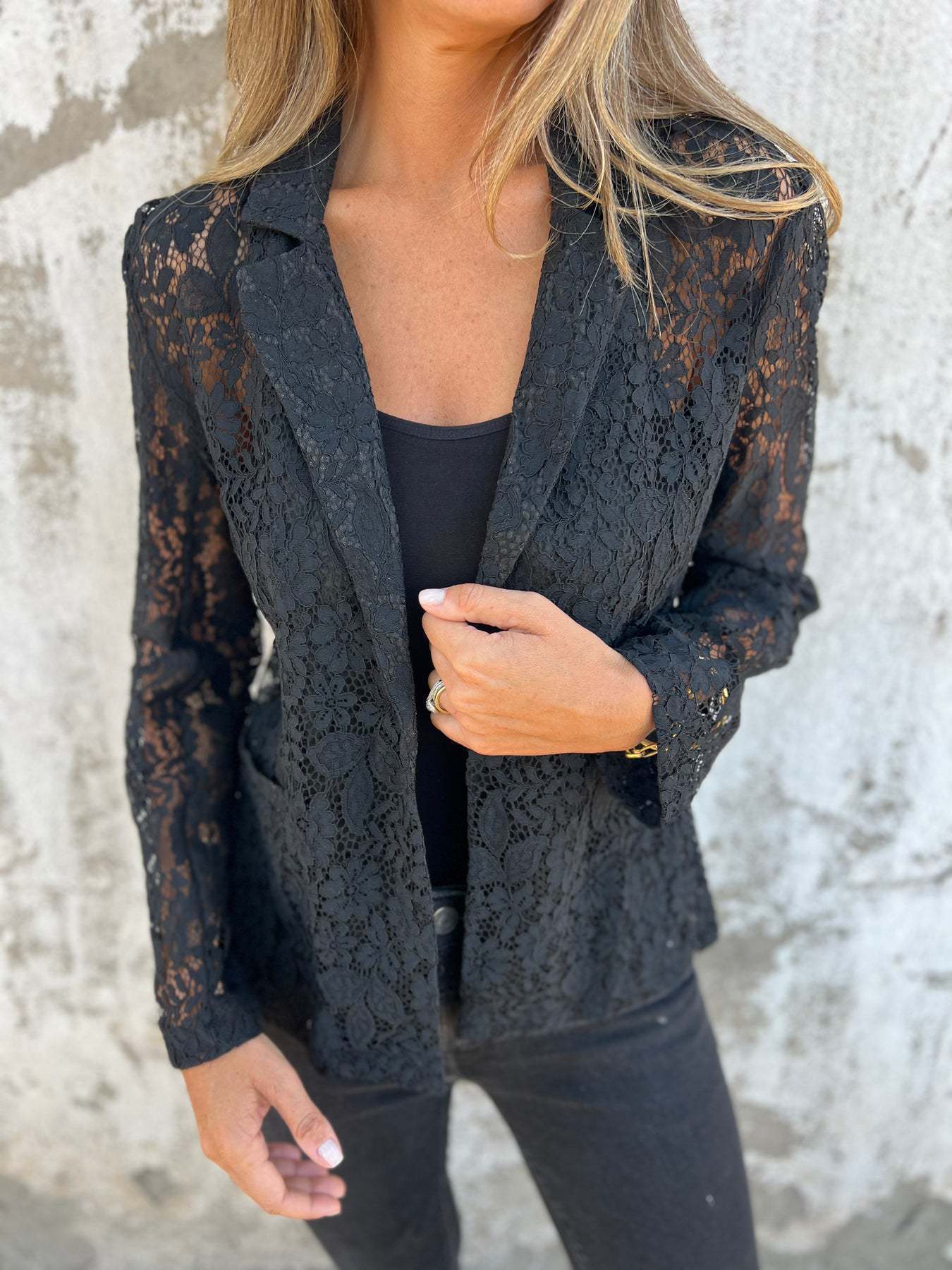 Ensemble Chic Femme – Élégance et Dentelle au Rendez-vous