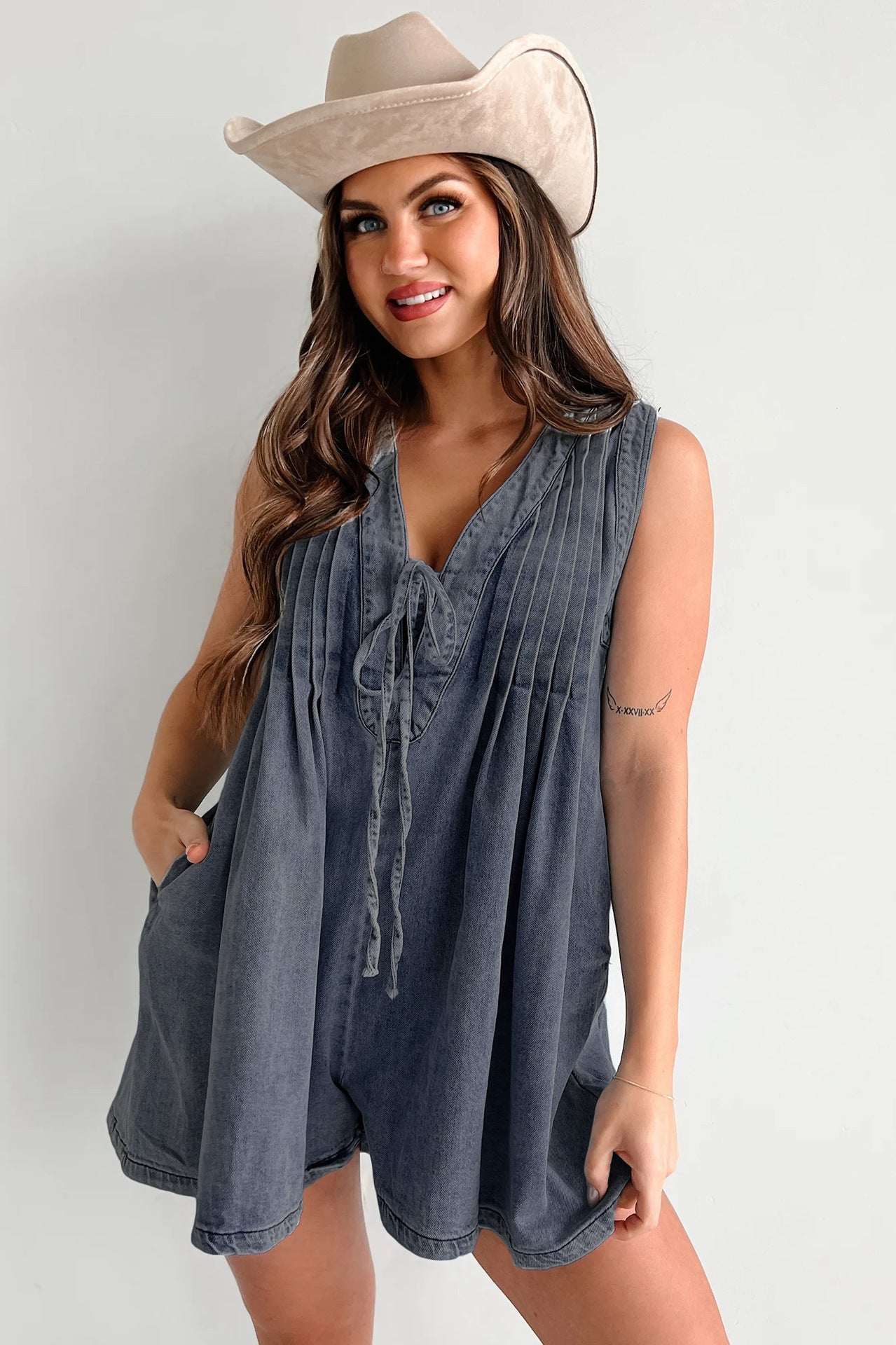 La Combinaison en Jean Must-Have de l’Été