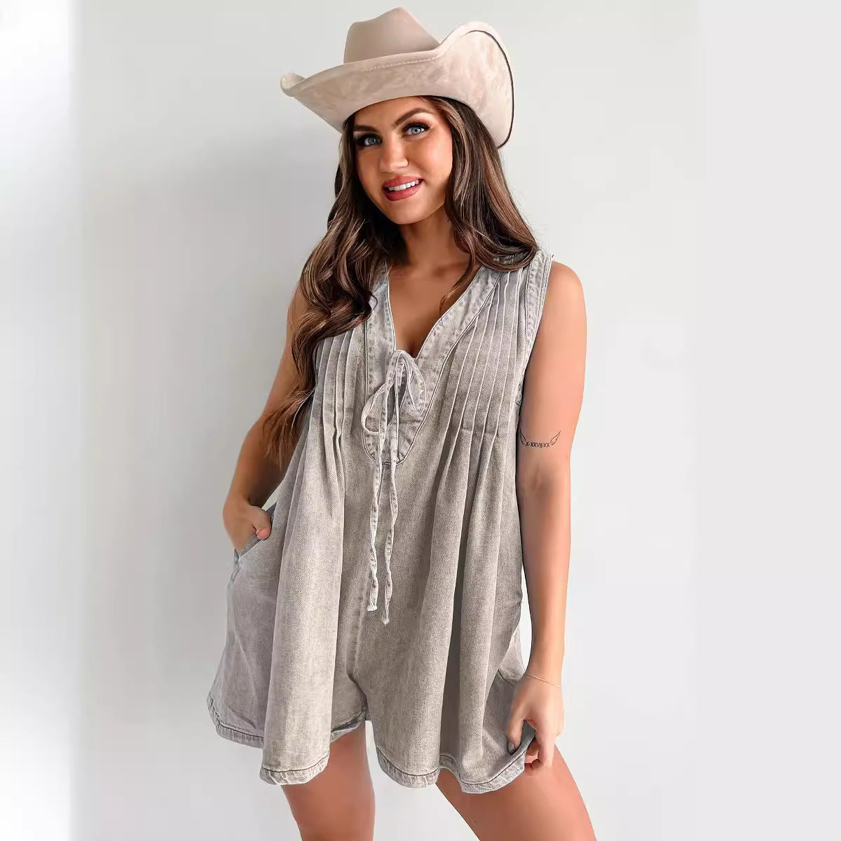 La Combinaison en Jean Must-Have de l’Été